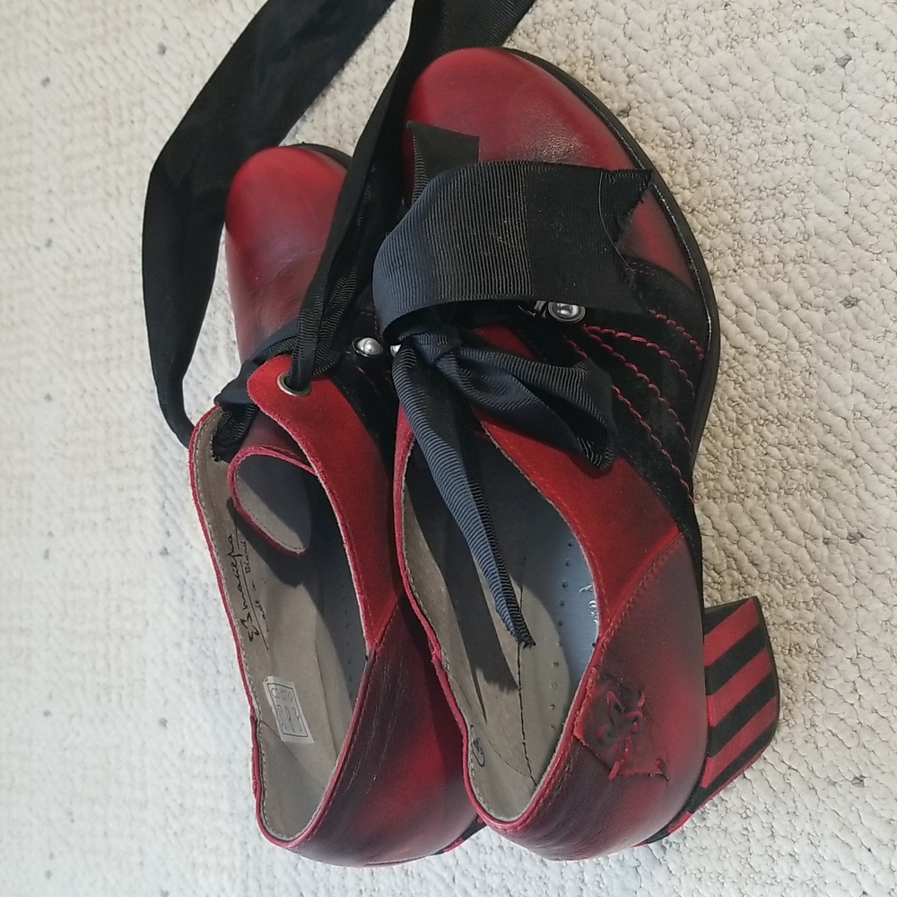 Maciejka Red Ankle Boot Shoes - Picture 2 of 16
